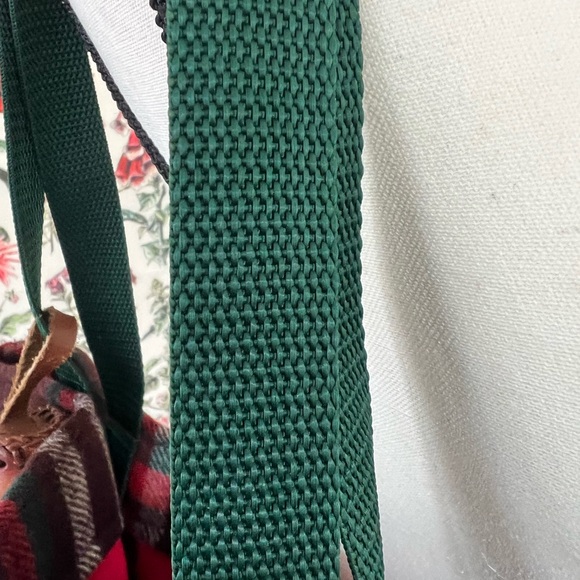 Handmade wool tote. Red interior with nylon handles and western coin purse. - Picture 5 of 7